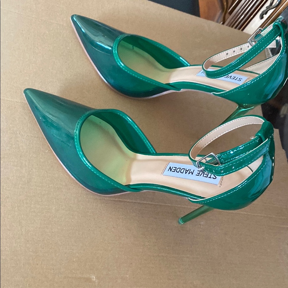 Steve Madden Green Stiletto Heels with Glossy Finish